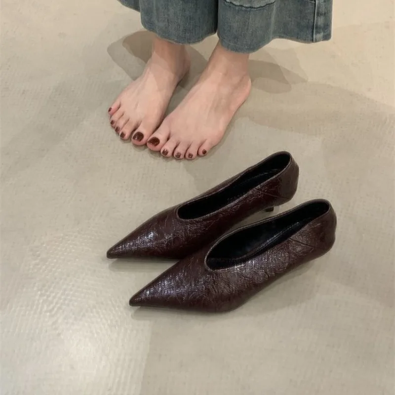 2025 herbst Neue Pendler Wind Flache Ferse Flacher Mund Spitz Einzelnen Schuhe frauen Vielseitige Niedrigen Ferse Arbeit Schuhe
