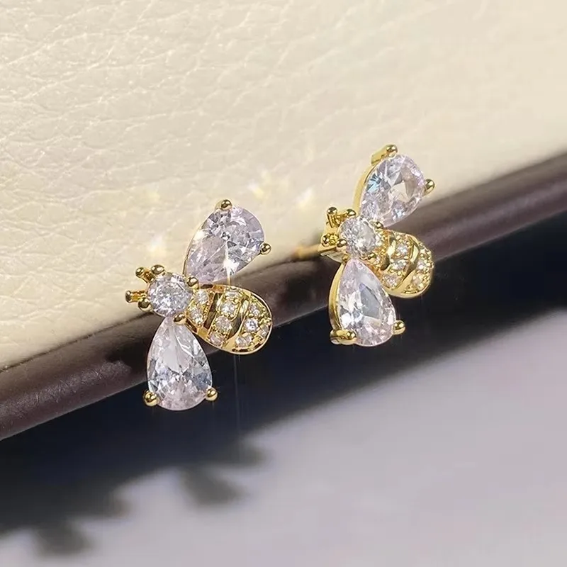 Huitan Honey Bee Stud Oorbellen Prachtige gouden kleur Dierenoorbellen voor vrouwen Fancy Verjaardagscadeau Verklaring Vrouwelijke sieraden