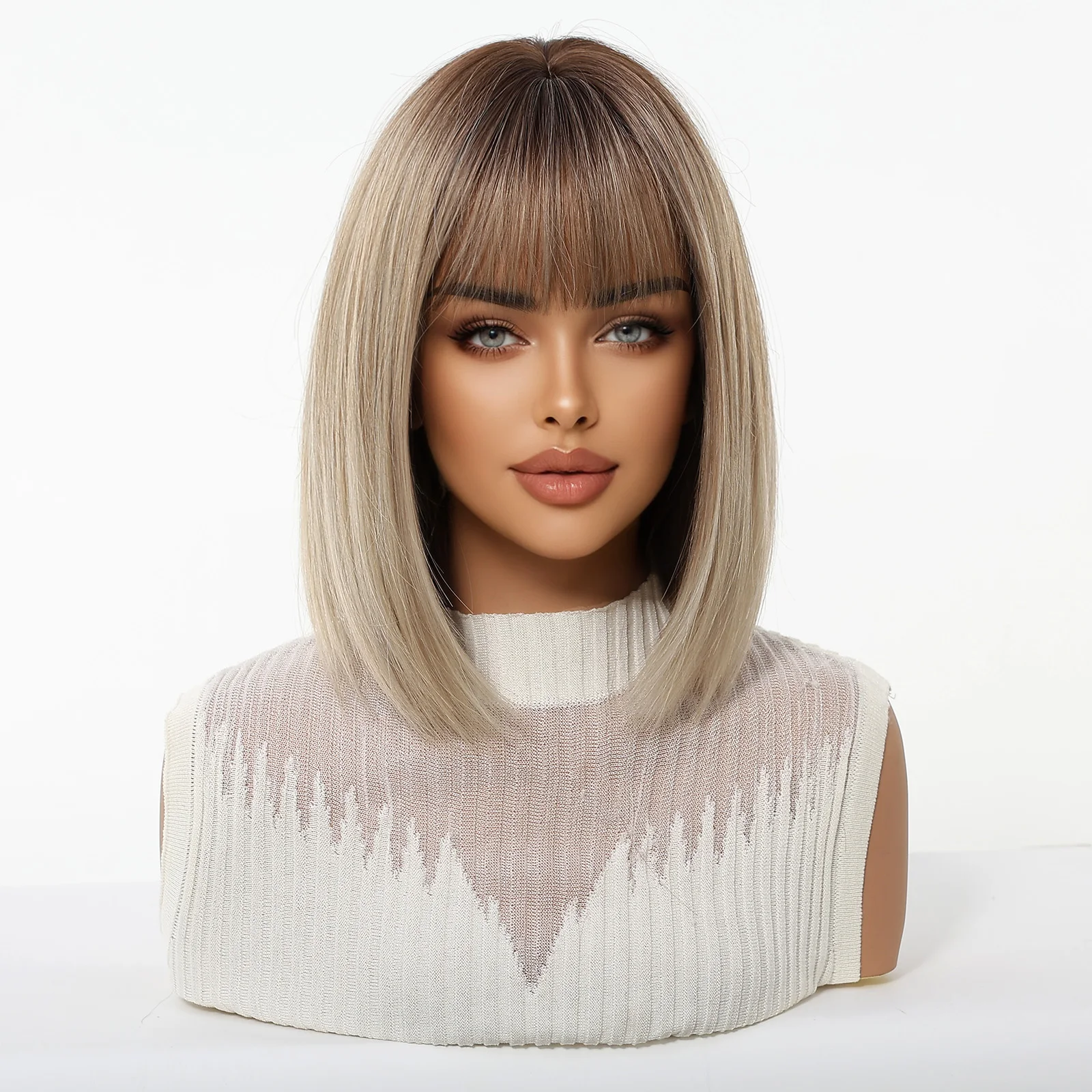 باروكة صناعية قصيرة الطبقات بني فاتح أومبير بوب مستقيمة ذات مظهر طبيعي مع غرة مقاومة للحرارة للنساء يوميًا