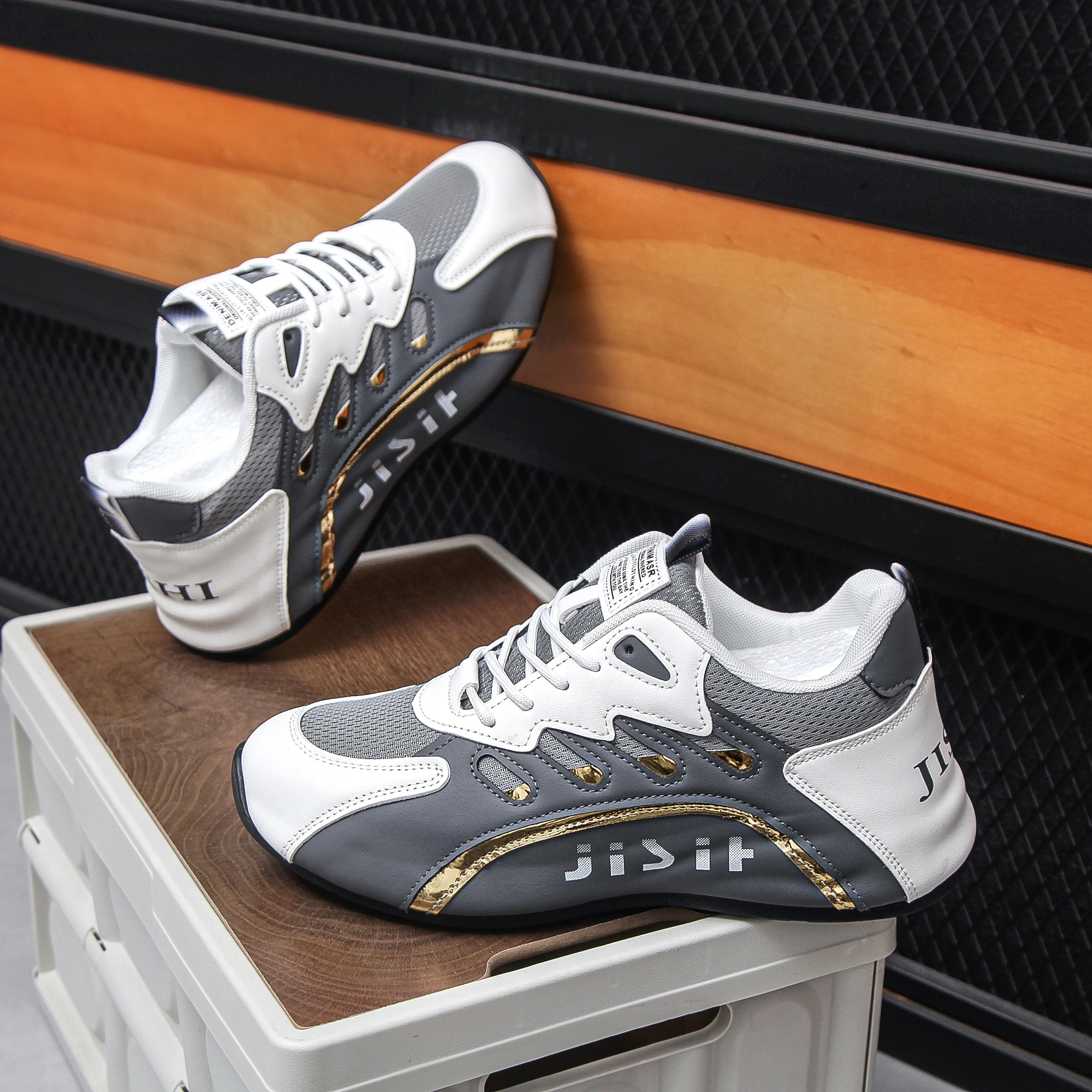 

Мужские кроссовки - новинка лета 2026: дышащие повседневные спортивные кроссовки из сетки. Мужская универсальная обувь. Удобные и стильные для мужчин.