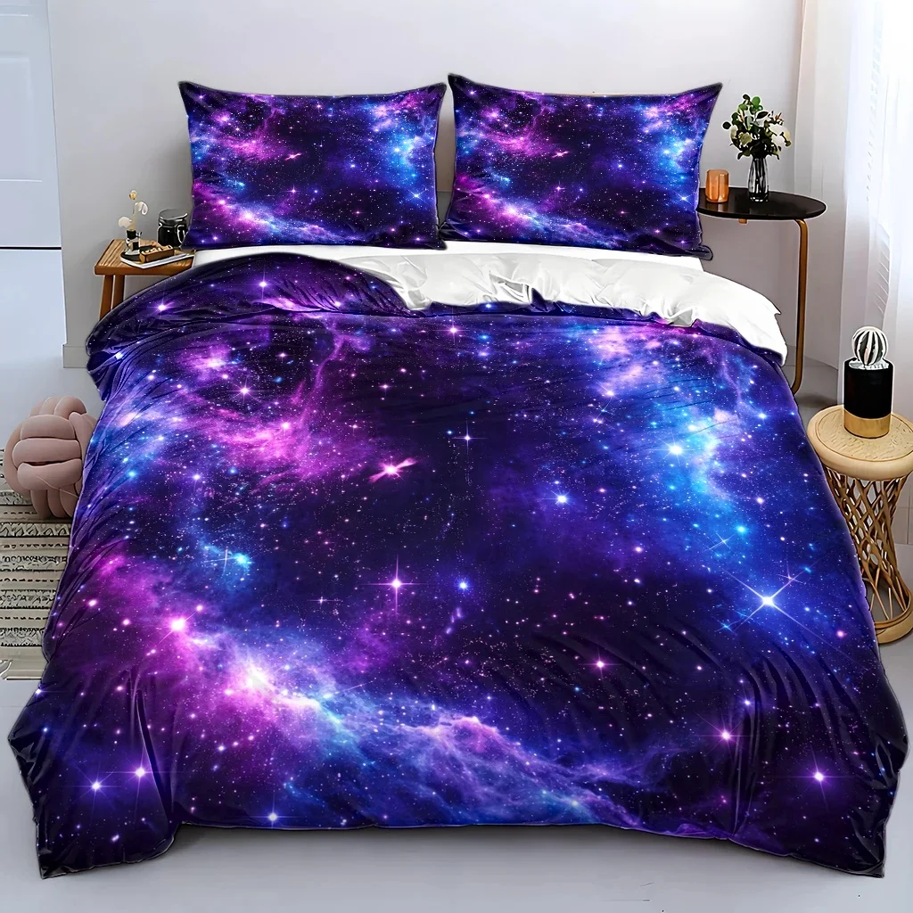 3Pc Dreamy Nebula Print Quilt Cover Set, Cosmic Starry Sky Purple-Blue Gradient Bedding Set, 1 Quilt Cover and 2 Pillowcases, Soft and Skin-Friendly Bedding Set for All Seasons, Machine Washable and Fade-Resistant, Home Bedding Set with Invisible Zipper, Double Bed Cover, Large Quilt Cover Set Suitable for Large Double Beds, Universal Bedding Set for Student Dormitory Master Bedroom and Guest Room, Atmospheric Starry Night Pattern Bedding Set, Suitable for Rental