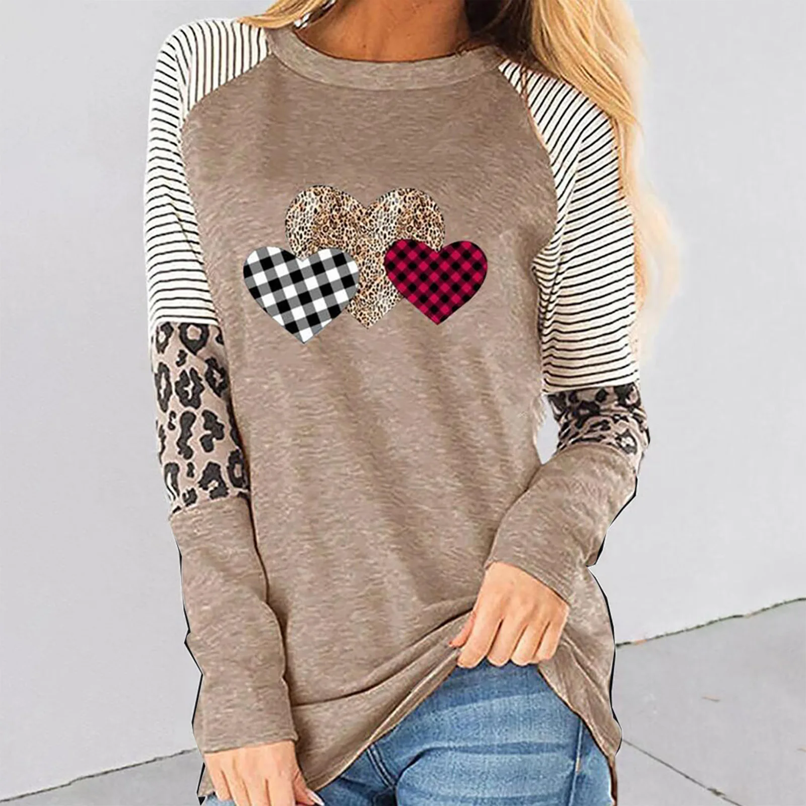 Valentine's Day Shirt for Women Love Heart Graphic Tees Crewneck Long Sleeve Pullover Tops Sweatshirts