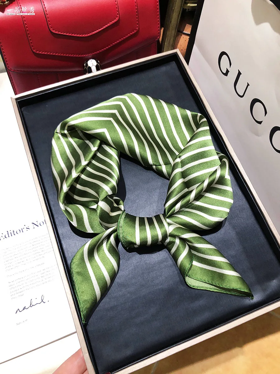 グリーンストライプシルクスカーフ小さな正方形多用途春秋マルベリーシルク女性のファッショナブルなネクタイスーツ用軽量ショール