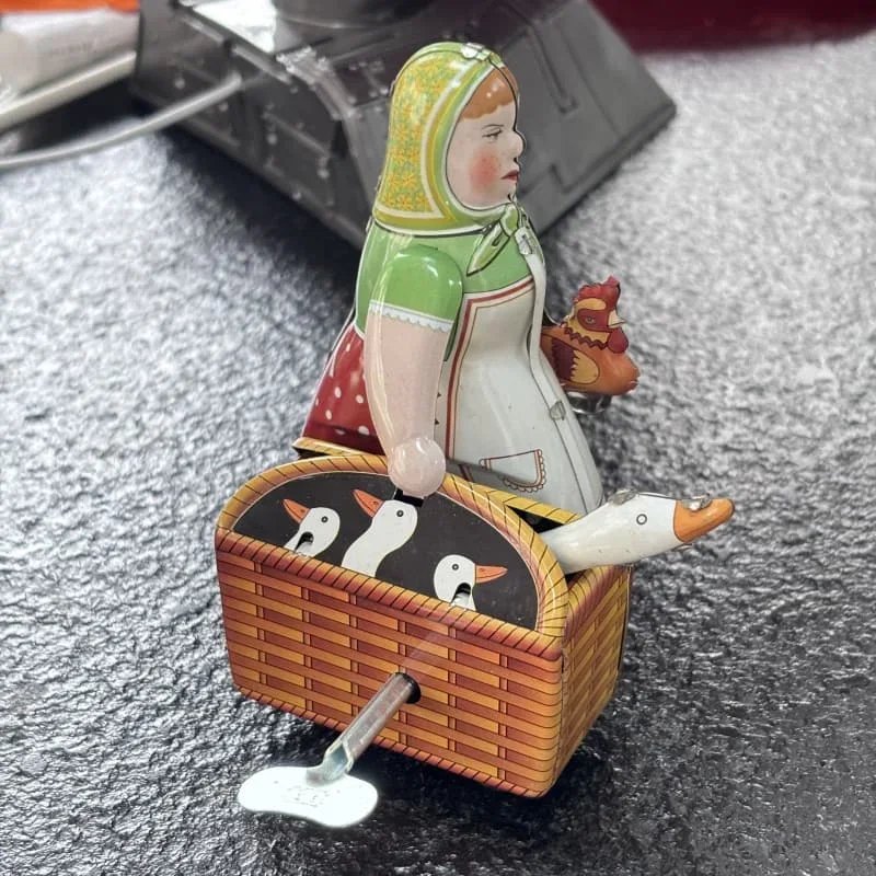 Walking Tin Farmer Robot Woman with The Goose Clockwork Toy Classic Collection Retro Wind Up Toy MetalMechanical Toy Gift