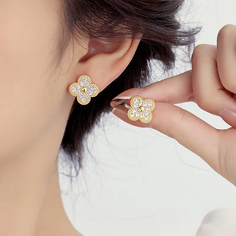 2025 Collar de ropa de moda, pendientes llenos de diamantes, trébol de cuatro hojas, collar multifuncional de oro K para mujer