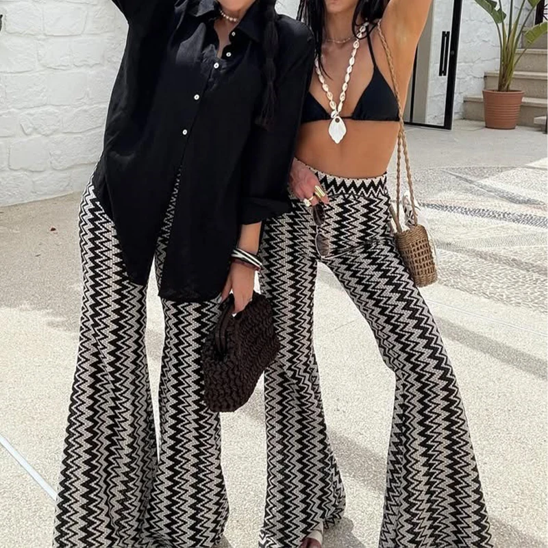 BKLD Mujer 2025 Ocio Vacaciones Estilo callejero Estampado de ondas Paquete ajustado sexy Pantalones acampanados de cadera Parte inferior personalizada con estilo