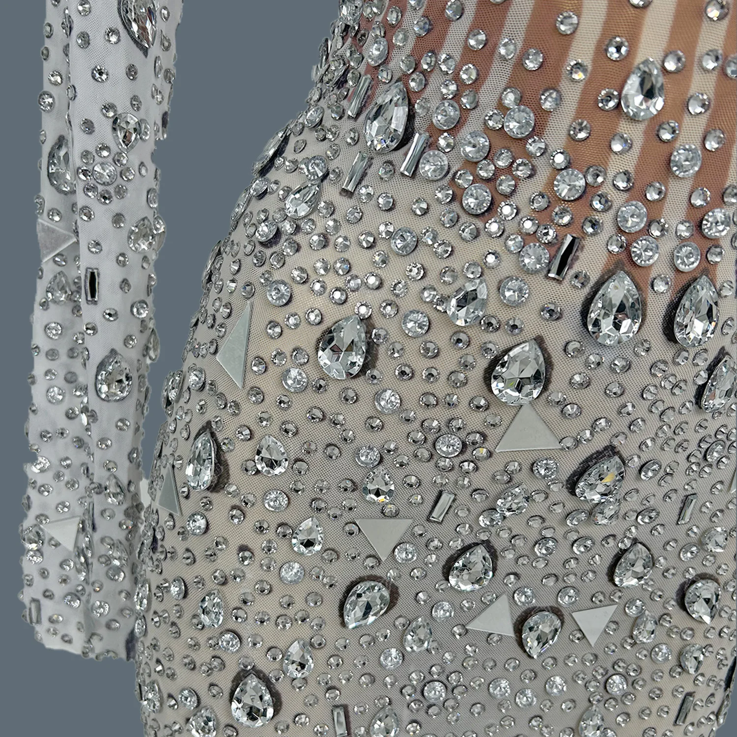 Rhinestones หรูหรา Sparkly สั้นชุดผู้หญิงพรหมฉลองชุดราตรีเซ็กซี่ดูผ่านตาข่ายนักร้องแสดงเวทีสวมใส่ Weibai
