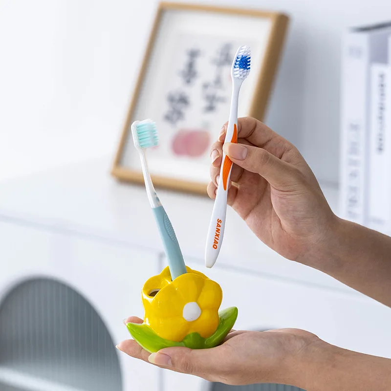 

Hand-painted Flower Toothbrush Storage Rack Seat Pendulum Desktop Cosmetic Table Cosmetic Brush Storage Ceramic Pen Holder Stora