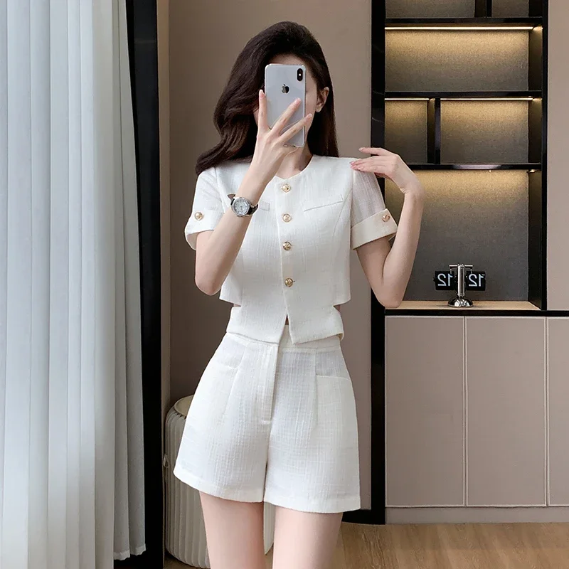 New Fashion Summer White Small Fragrant Two Piece Set Women O Neck Single Breasted Lace Up Slim Crop Top+High Waist Shorts Suit