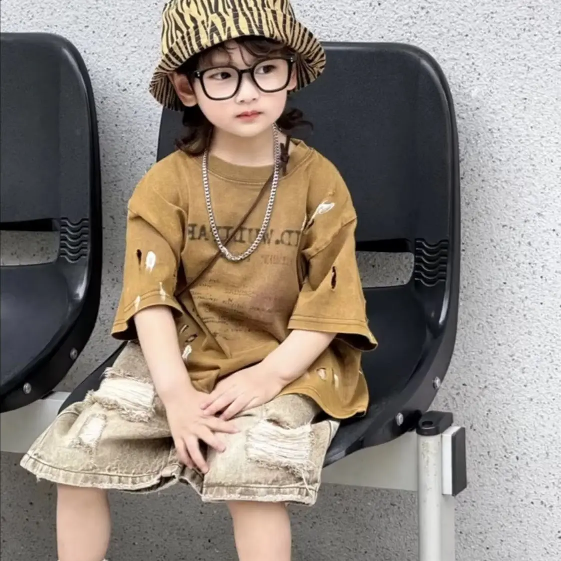 

Boys Summer Outfit Fashionable New Style Children's Trendy Short Sleeve T-shirt And Denim Shorts 2-Piece Set