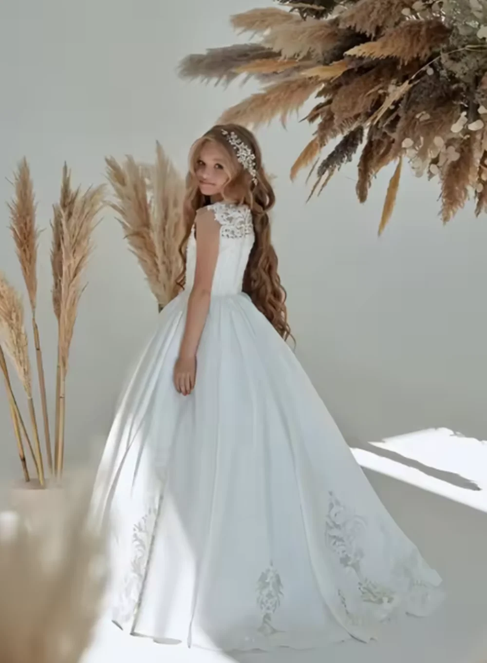 فستان فتاة الزهور بخياطة من الدانتيل بنمط توتو أنيق وحلو لحفلات الاستقبال الرسمية والاحتفالات العطلات