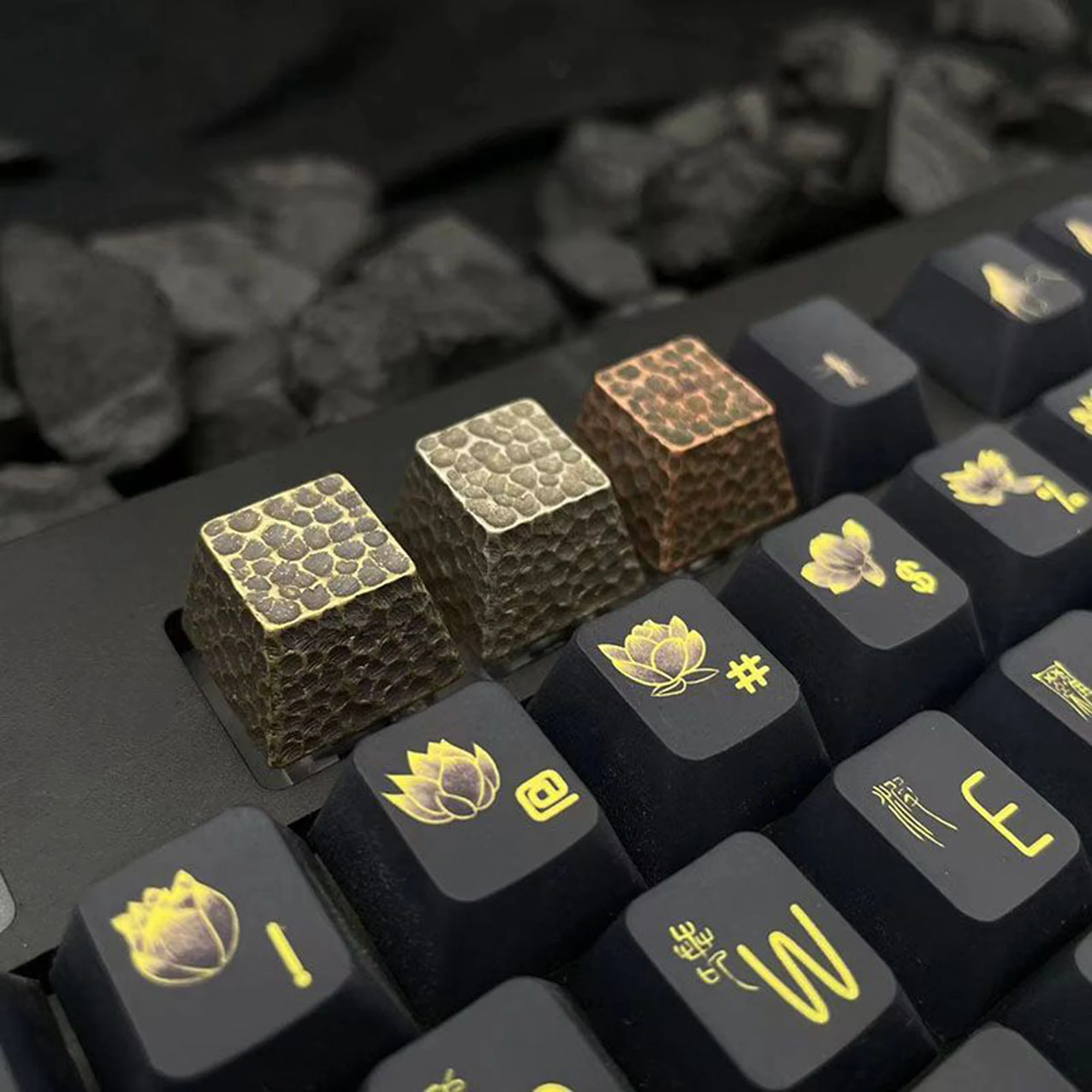 1PC Engraveds Copper keycaps Vintage Meteorite Crater  Handmade Keycaps Cherrys Artisans Metal Key Caps for Mechanical Keyboards