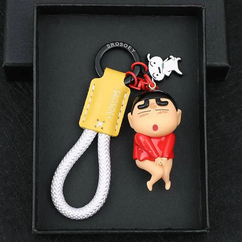Llavero con figura adorable de Anime Crayon Shin-chan, estilo kawaii para parejas, colgante para mochila, adorno para bolso, decoración para mochila, regalos para amantes de los coches.