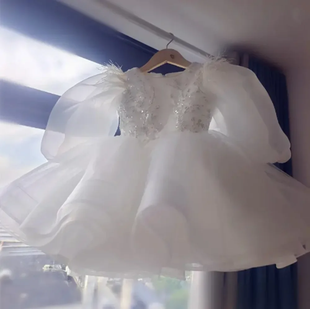 

Customized White Flower Girl Dresses For Wedding Sequins Feather Full Sleeves Cute Little Girl First Communion Banquet Ball Gown