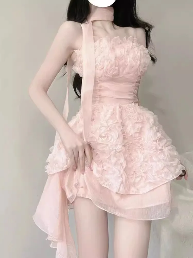 Vestido Rosa Assimétrico com Alças e Detalhes em Tela, Estilo Garota Picante e Design Moderno - Moda Feminina