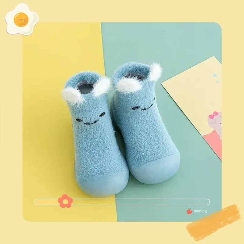 جوارب للأطفال أحذية أطفال صغار جديدة من المينك المخملي الدب الكرتوني أحذية أرضية للأطفال ثلاثية الأبعاد مخملية سميكة للأذن