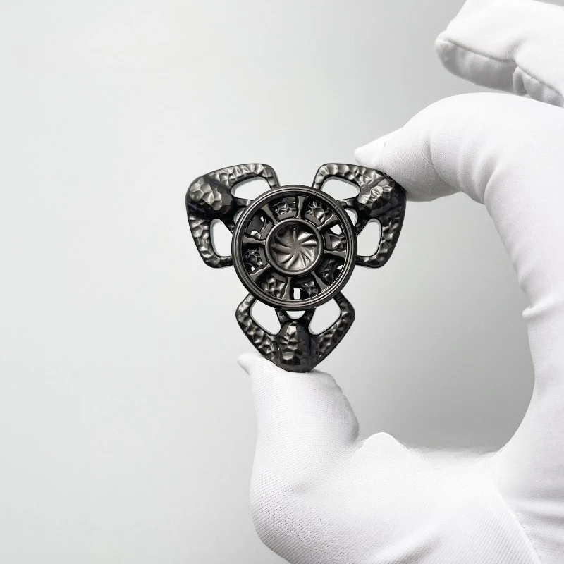 King Kong EDC Demon Subduing Three-page Attack Speed ​​Mechanical Metal Hammer Pattern Craft Fidget Spinner Decompression Toy