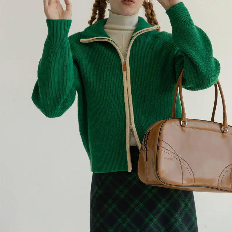 2026 Autumn and Winter Women's New Collar Zipper Knitted Design Sense Cardigan Retro Design Sense Warm Cashmere Loose Sweater