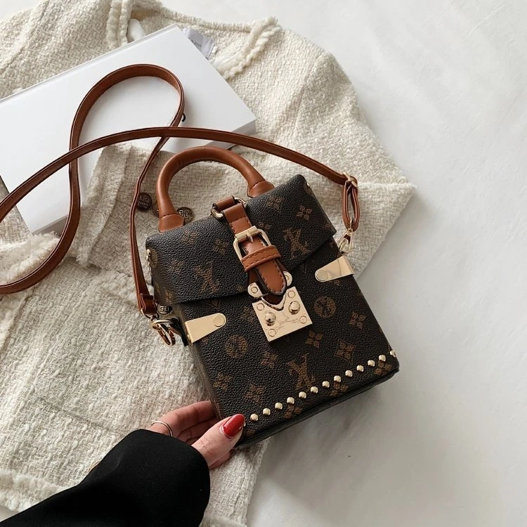 

2026 New Women's Monogram Box Bag, Adjustable Shoulder Crossbody Purse, Chic Small Square Bag for Daily Use Shoulder Bag