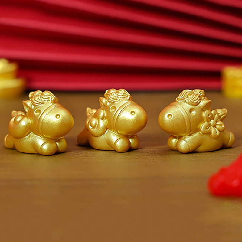 2026 تماثيل السنة الجديدة المنمنمات الكرتون محظوظ الذهب الحصان المشهد الصغير الحلي غرفة المنزل مكتب زينة هدية