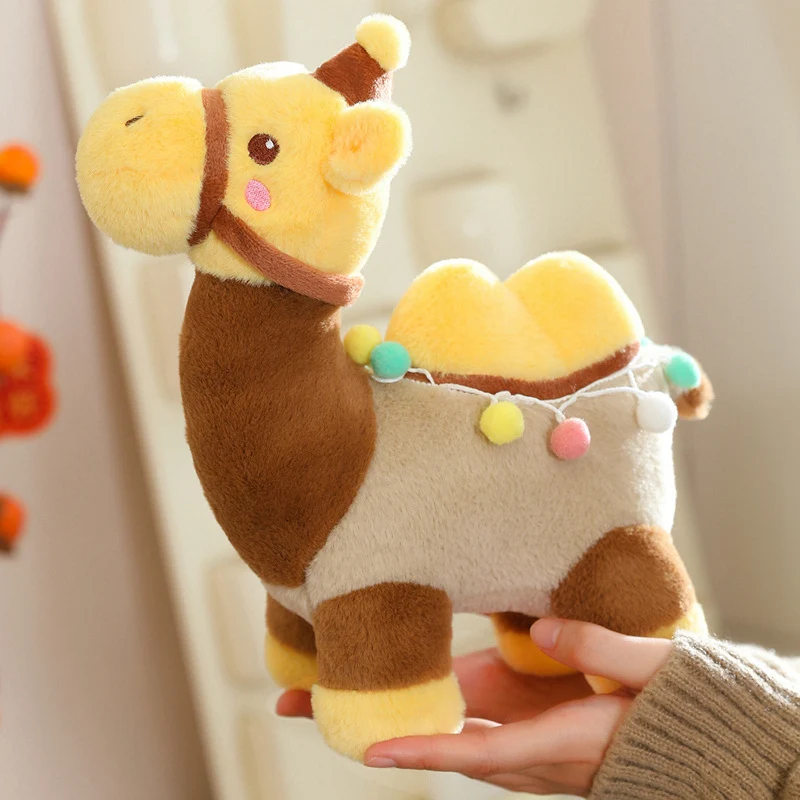 

Очаровательные стоячие плюшевые игрушки верблюда пустыни, уютные пушистые реалистичные красочные колокольчики, кукла верблюда, нежные игрушки ручной работы с животными, подарок для детей