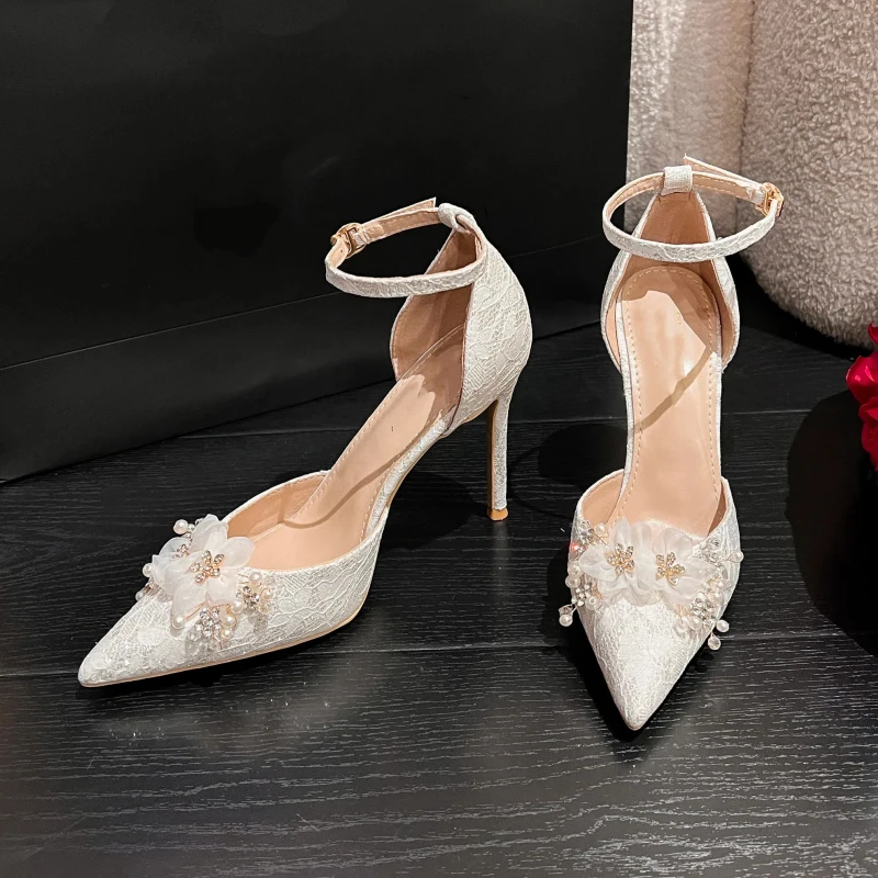 New Summer Sandals with Stilettos, Pointed Toes, Hollow One-strap High Heels, White Flowers, Wedding Shoes, Banquet Shoes