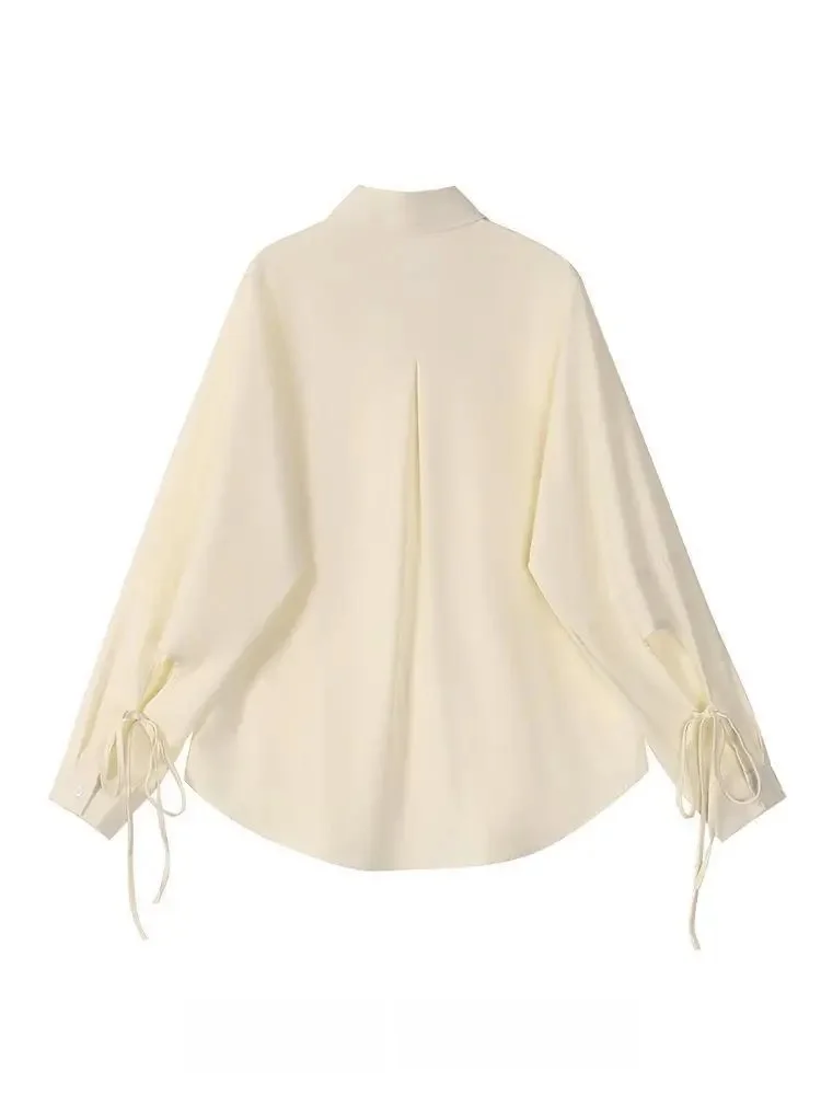 เสื้อแขนยาวผู้หญิงซาตินปุ่มลงเสื้อหลวมสไตล์แฟนกลางอินเทรนด์ฤดูใบไม้ผลิสบายทุกวันสตรีทแวร์