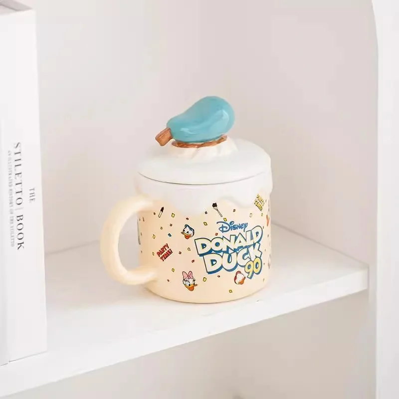 Donald Duck ถ้วยน้ําเซรามิคพร้อมฝาปิดสํานักงานน่ารัก Mark ถ้วยของขวัญของเล่นทนอุณหภูมิสูงและงานอดิเรก Action ตัวเลขของเล่น