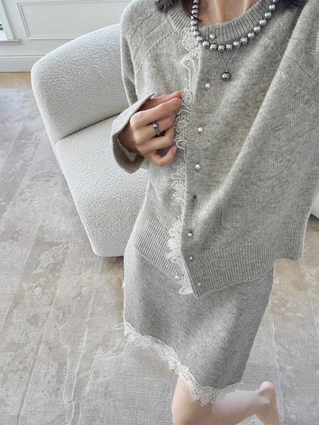 

Элегантный романтический комплект из шерстяного кардигана и юбки с кружевом Ladychi White Beauty Quality: Весенняя модная женская вязаная одежда с круглым вырезом