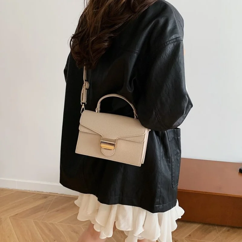 

Fashionable Canvas Crossbody Bag Women RFID Blocking Pocket Drawstring Closure Lightweight Best-Selling Travel Bag​