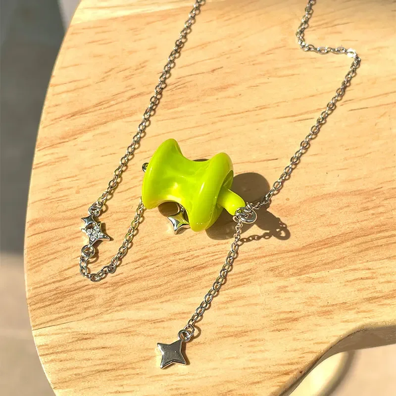 ELFSACK Srebrny Naszyjnik w Kształcie Litery Y, Lime Green Ceramiczny Wisiorek Choker z Zawieszkami w Kształcie Gwiazd na Imprezę, Urocza Biżuteria