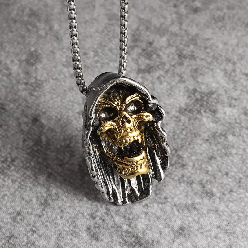 Retro Punk Gothic Metal Skull Pendant Necklace for Men and Women Domineering Rock and Roll Halloween Jewelry Gift