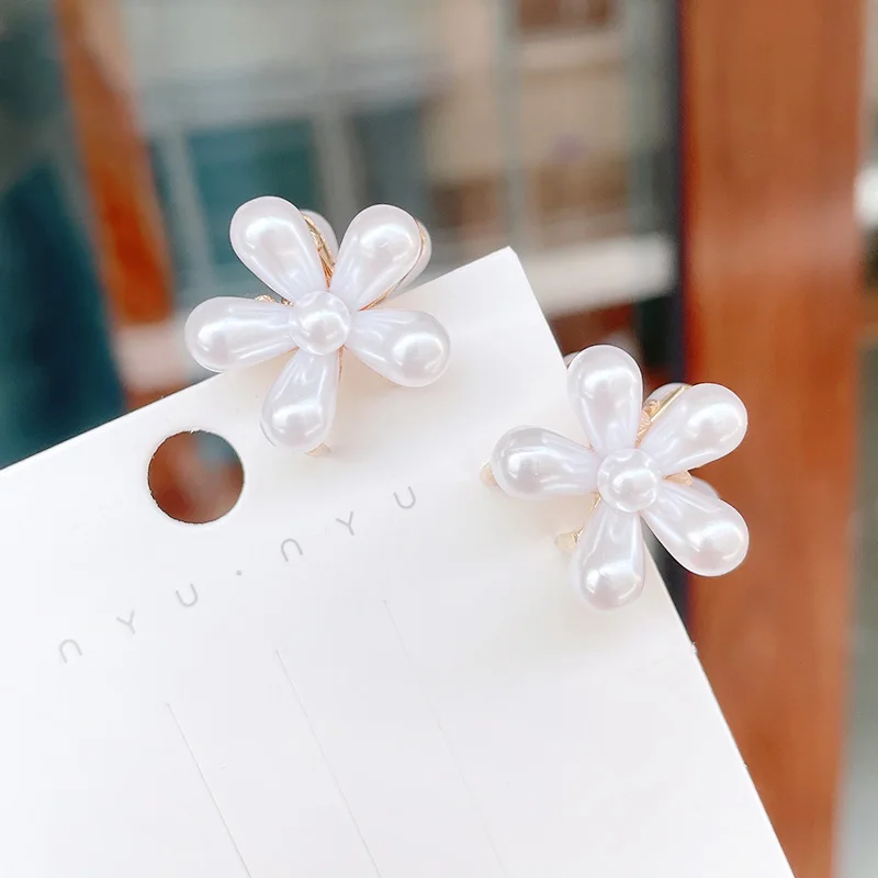 1-6Pcs White 2cm Daisy Flower Pearl Small Child Hair Claw Crab Elegant Hairpin Girls Hair Clip Styling Women Hair Accessories