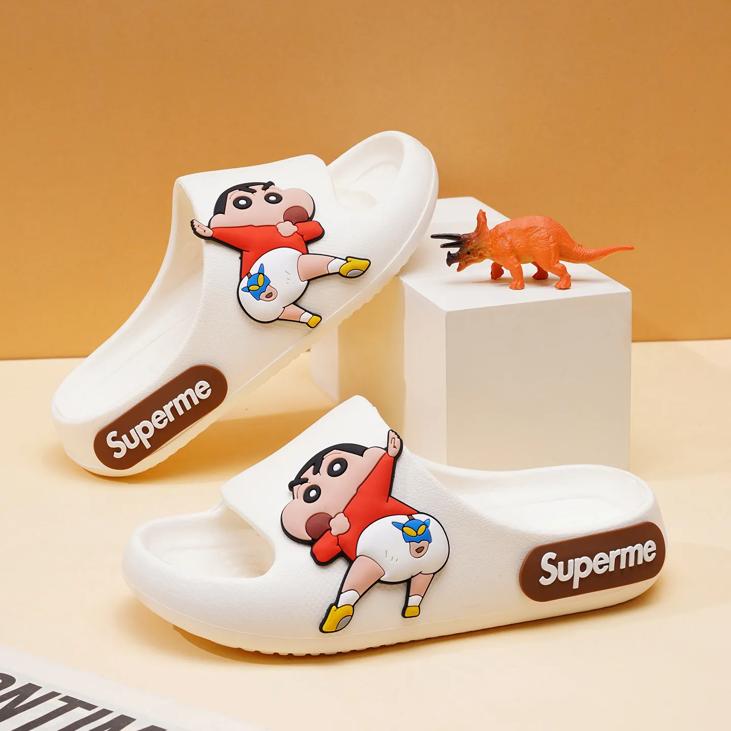 

Новые летние детские тапочки Crayon Shin-Chan 2026: мультяшные, нескользящие, мягкие, для дома и ванной, семейные (для родителей и детей)