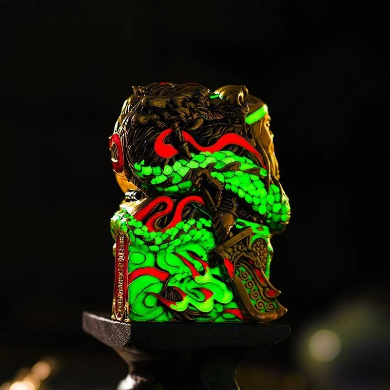 NEW Heavy Armored Guan Gong Fuel Lighter, Creative Windproof Grinding Wheel Lighter, Cigarette Accessories, Men's Gift view 3