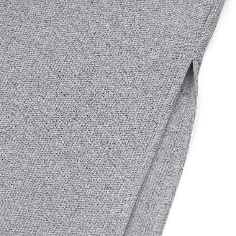 Sommerliches Damen-Set, bestehend aus einem trägerlosen Oberteil und einer kurzen Hose, zweiteilig, geripptes Strickoberteil mit seitlichem Schlitz, figurbetonte kurze Hose, passendes Outfit, Dropshipping. – Detail 8
