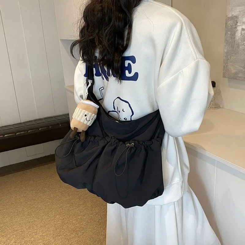 

Новая плиссированная повседневная сумка через плечо, студенческая нейлоновая сумка на плечо, модная сумка-хобо с вышивкой для поездок на работу и автомобиля