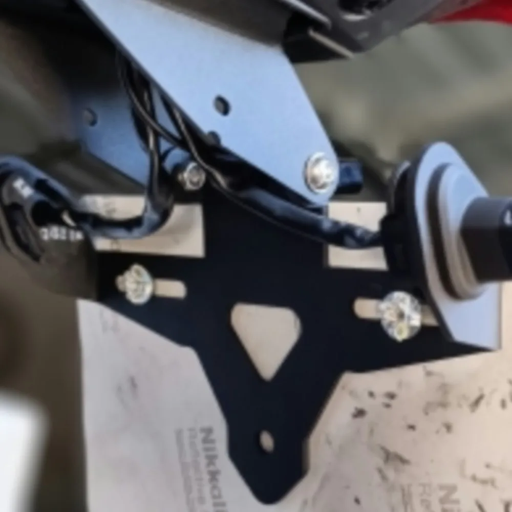 

Кронштейн заднего держателя номерного знака с легким хвостом, аккуратный фиксатор крыльев для Yamaha MT09 SP MT-09 MT 09 2024 2025 2026 YZF R9