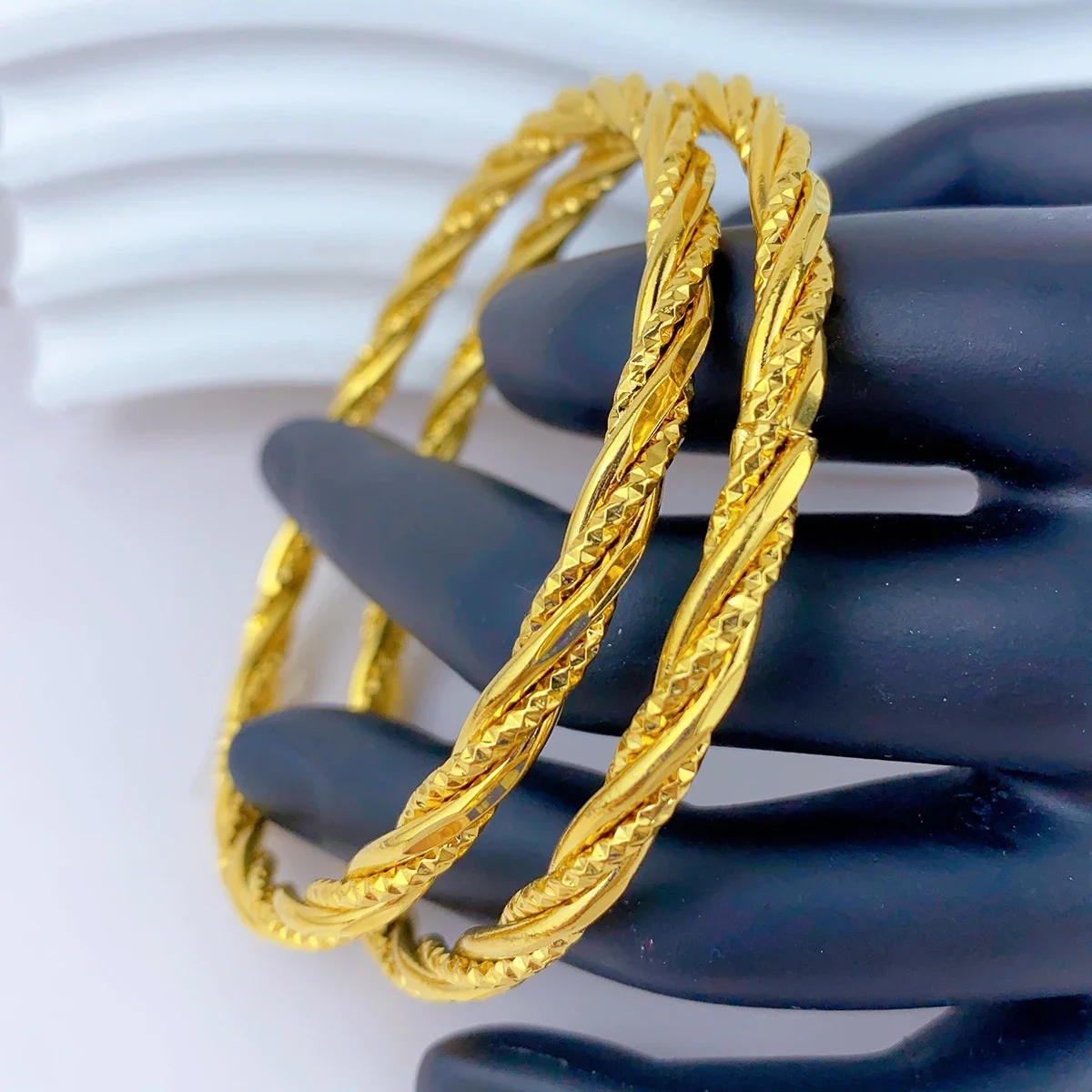 Bracciale di lusso Dubai color oro 24 carati per le donne Braccialetti di gioielli africani Braccialetti di design di nozze indiani brasiliani Regali 62mm