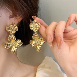 6 Cm Metal Flower Ear Clips Fashion Light Luxury Golden Exaggerated Flower Clip on Earrings Without Piercing for Women Wedding