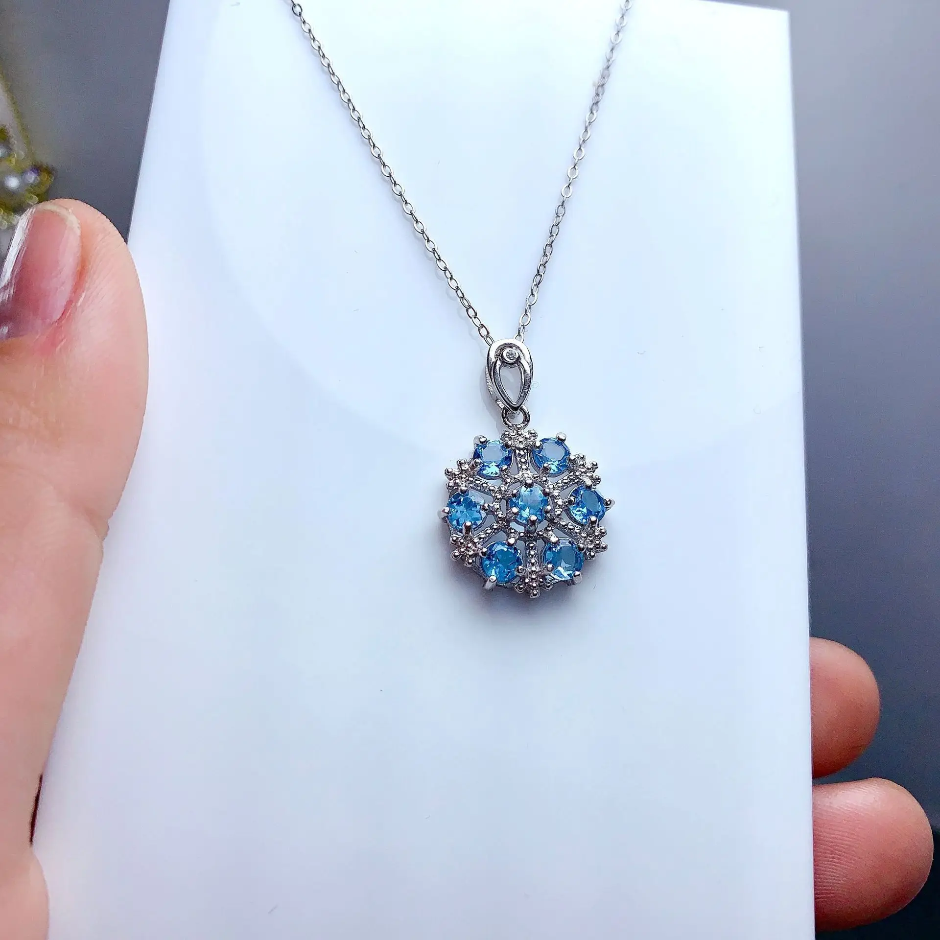 

Best Seller ZECAA Fine Jewelry Woman Topaz Pendant With Natural Sky Blue Topaz Gemstone 4*4mm Silver Pendant Jewelry For Party