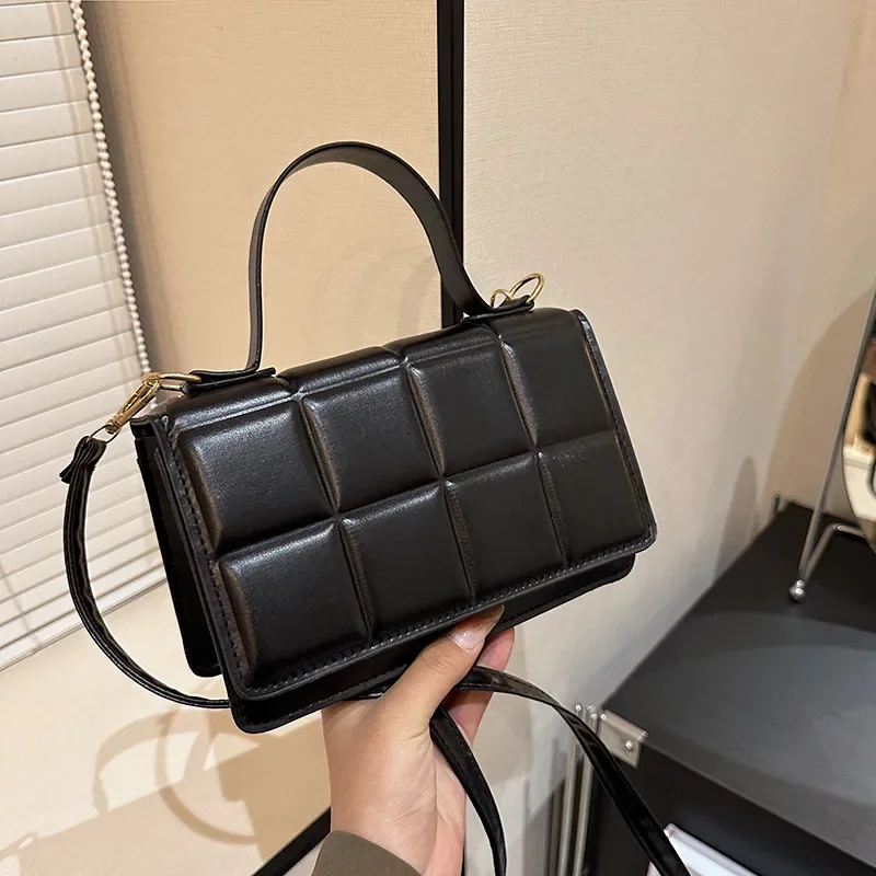 Textured retro messenger bag simple and fashionable portable small square bag