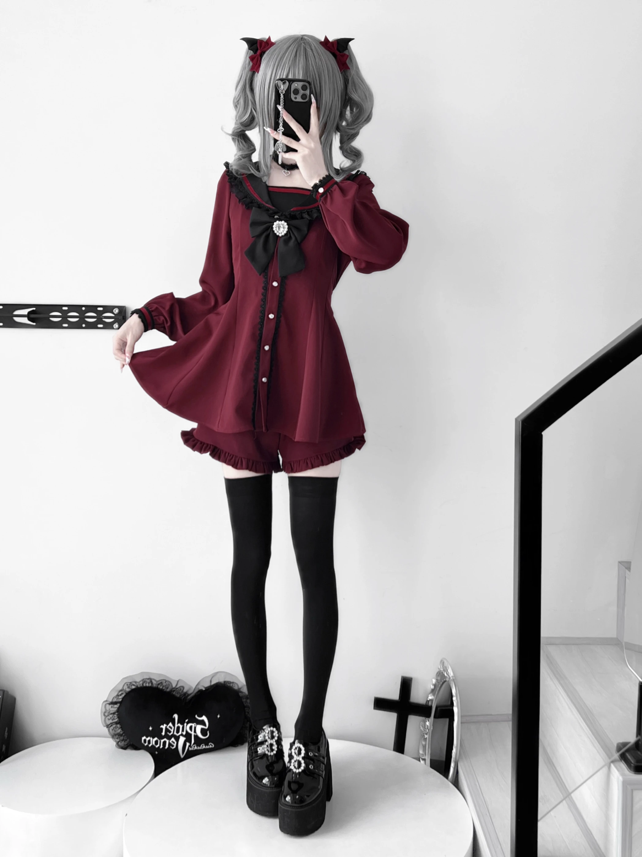 Abito bordeaux da miniera giapponese + abiti Lolita corti da donna in due pezzi Camicia da ragazza slim fit con fiocco dolce + set di pantaloncini