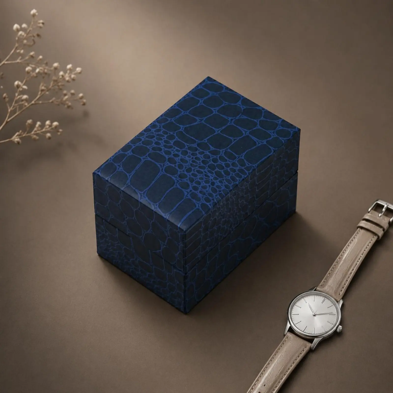 

Crocodile Pattern Watch Box PU Leather Flip-Top Watch Case Rectangular Gift Box Textured Surface with Pillow