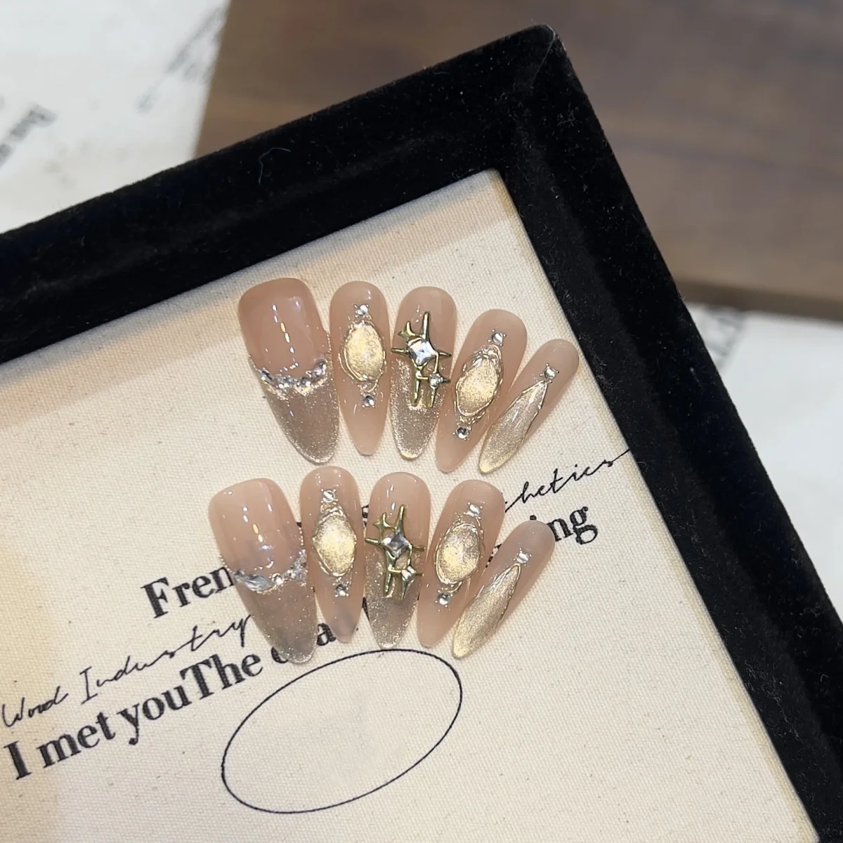 10pcs Golden Cat's Eye Handmade Fake Nails Tips Datachable Rhinestones False Nail Art Star Design Long Almond Press on Nails Set