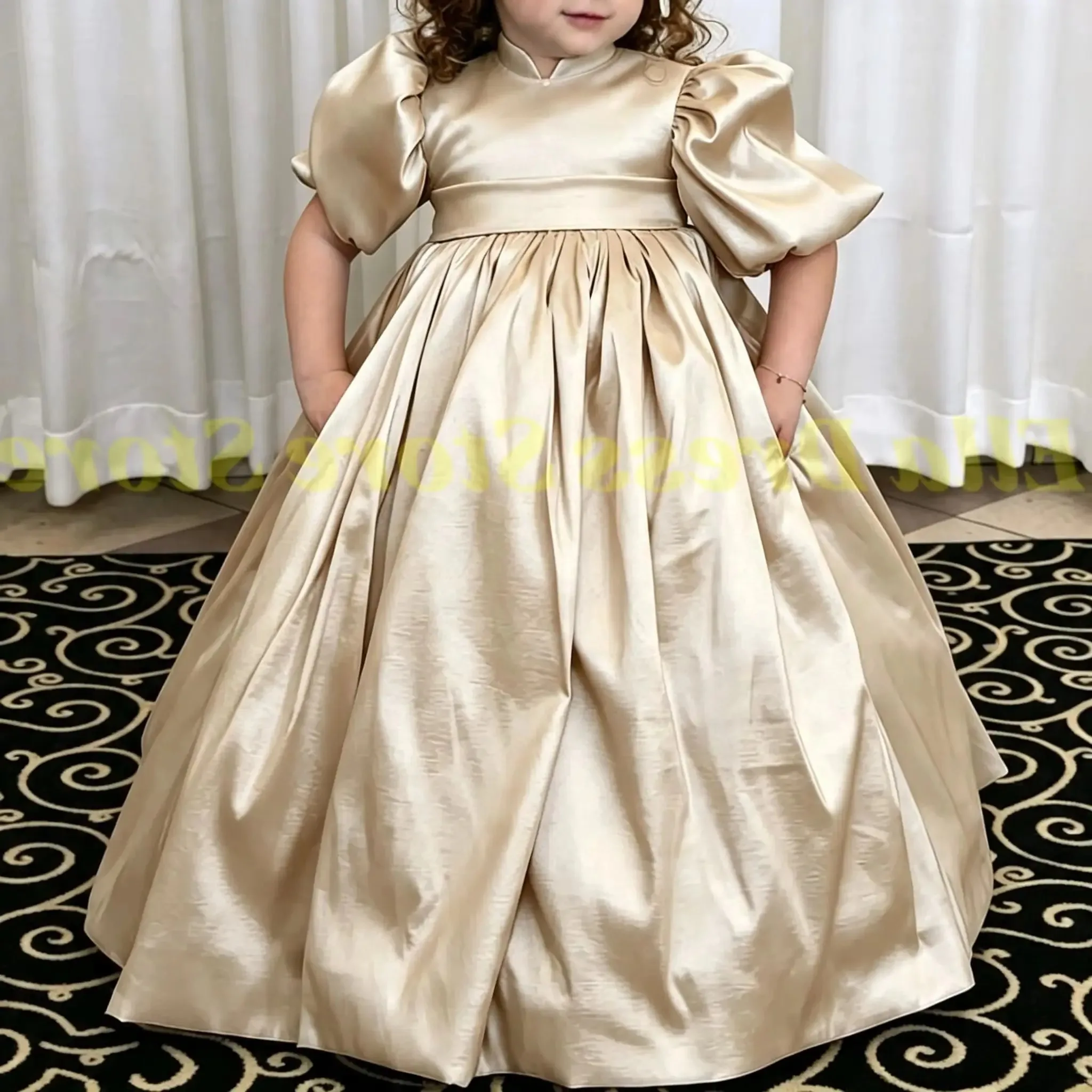 Elegantes Blumenmädchenkleid für Hochzeiten aus Satin für Mädchen, Erstkommunionkleid mit Schleife, Ballkleid in Maßanfertigung – Detail 4