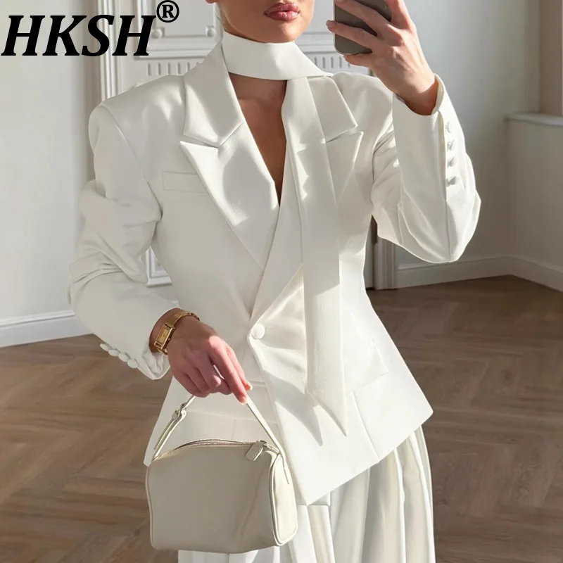 

HKSH Spring Autumn New Women Blazer Solid Color Double Breasted Waist Cinching Slim Fit Elegant Office Lady Short Jacket HK11179
