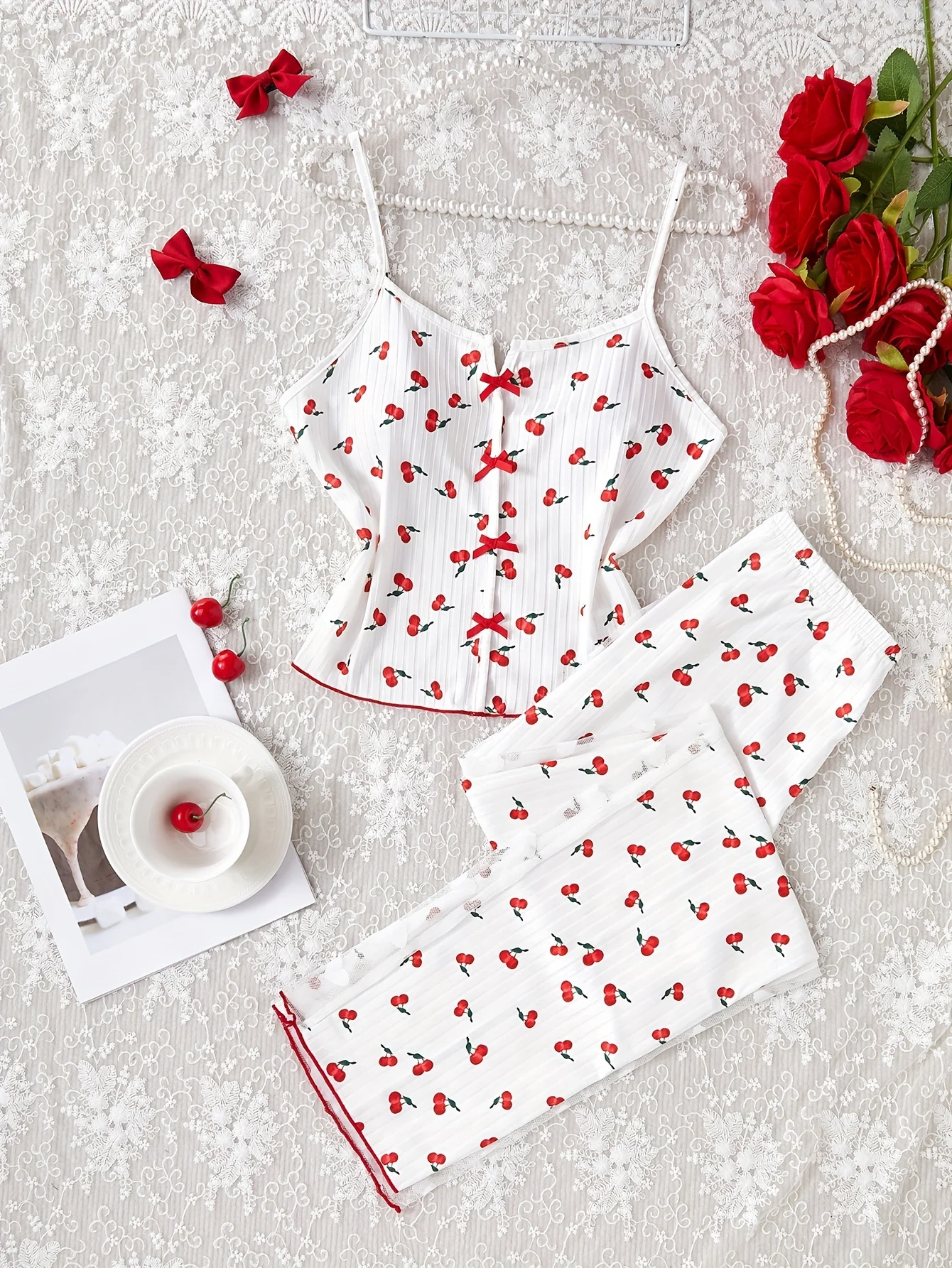 

Женский пижамный комплект с v-образным вырезом без рукавов, жилет-бретелька с вишневым принтом, вязаные сетчатые брюки, сексуальная домашняя пижама, женская комплект из 2 предметов