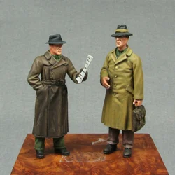 1/35 Resin White Model  Staff 2-person Group Model Requires Manual Coloring of The Model