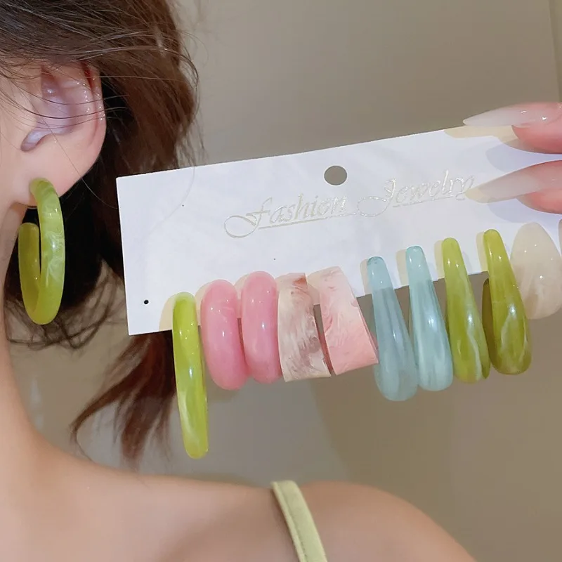6Pairs/5Pairs Acrylic Resin C-Shaped Hoop Earrings for Women Vintage Colorful Gradient Huggie Earring Set Summer Fashion Jewelry